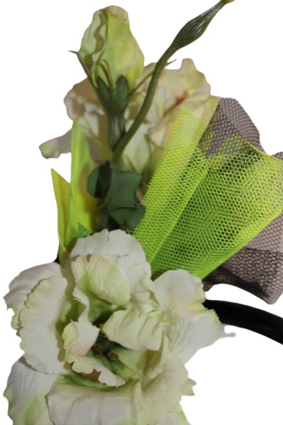 Green-white-bouket-hat-front.