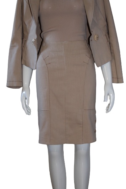 creame-big-buttons-costume-front1