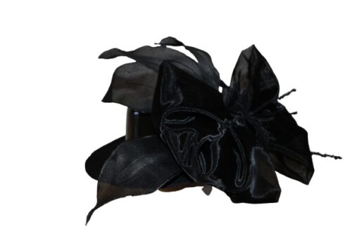 Black hat with bow on side.