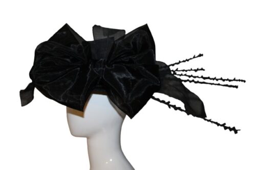 Black hat with bow on side.