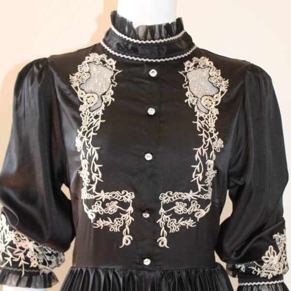 Elegant Black and White dress front3
