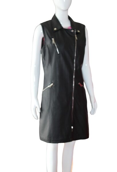 Black-sleeveless-with-zip-front.