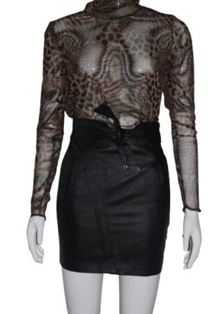 Leather-black-skirt-with-bow-front1