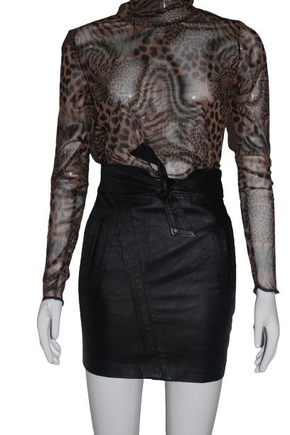 Leather-black-skirt-with-bow-front1