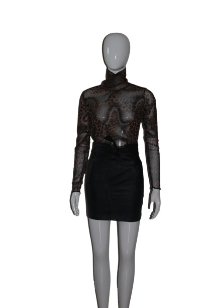 Leather-black-skirt-with-bow-front2