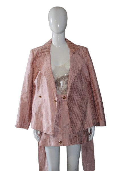 Costume-cream-with-gold-buttons-front.