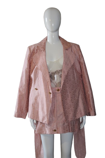 Costume-cream-with-gold-buttons-front.