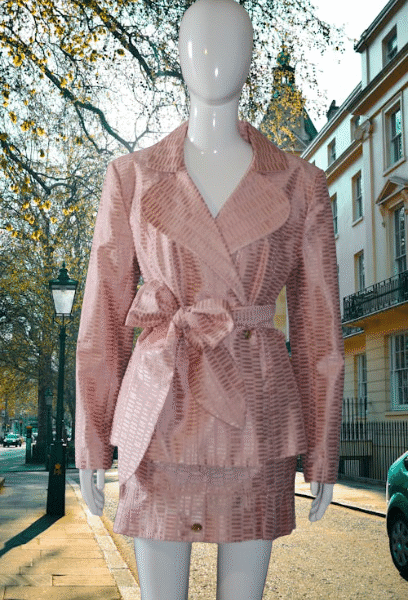 Costume-cream-with-gold-buttons-front