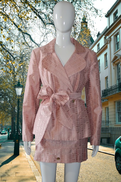 Costume-cream-with-gold-buttons-front